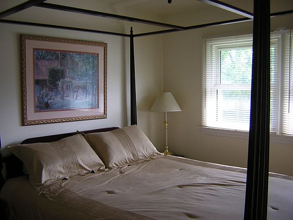 4th image of 305 De Smet Dr