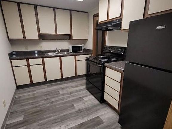 2nd image of 114 Cedargate Ct #114