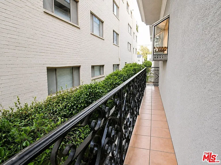 342 N Palm Dr #201 — Photo 7