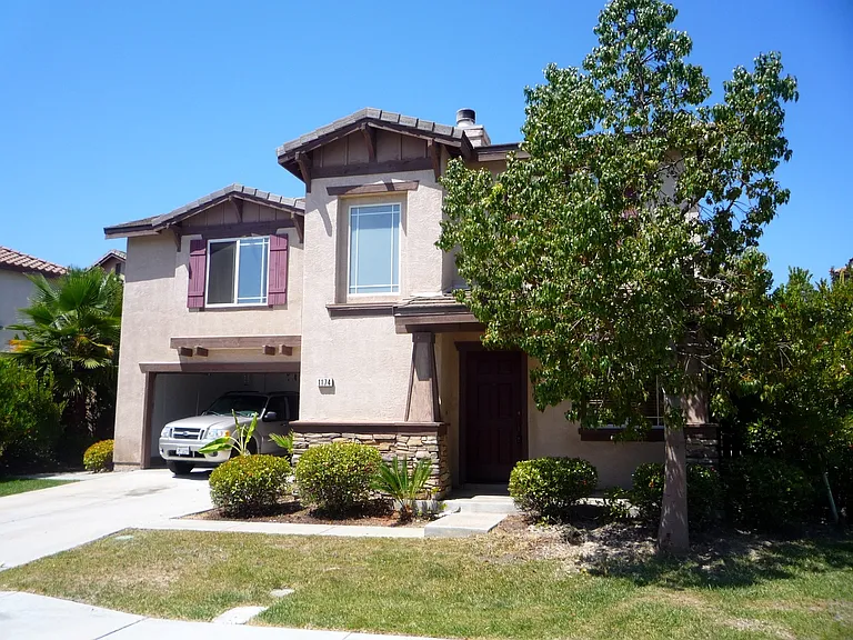 1174 Hitching Post Ln — Photo 1