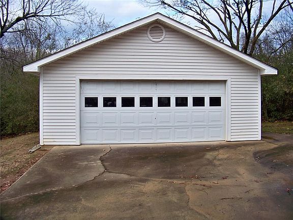 2nd image of 2619 Alma Blvd