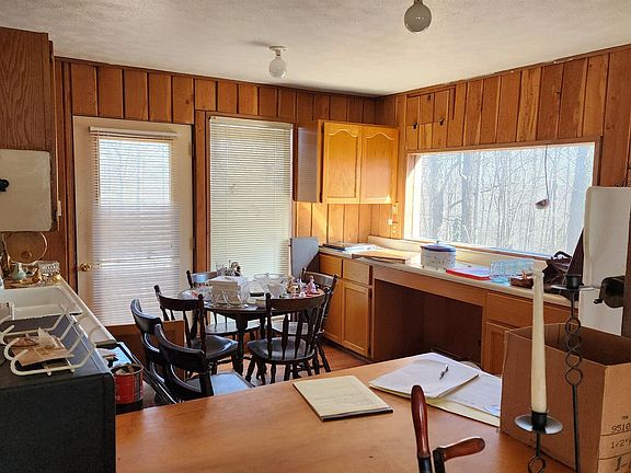 4th image of 165 Howard Creek Rd