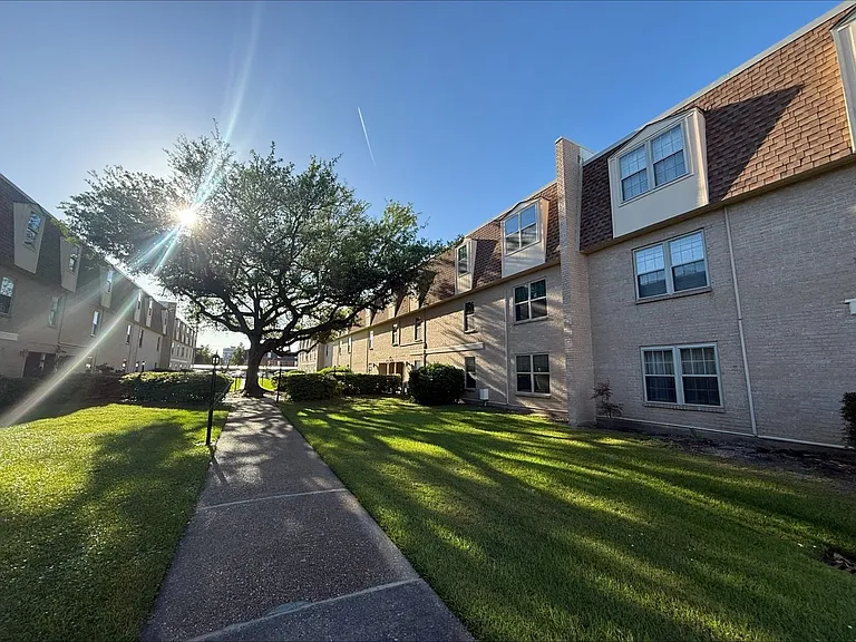 2724 Whitney Pl #229 — Photo 4