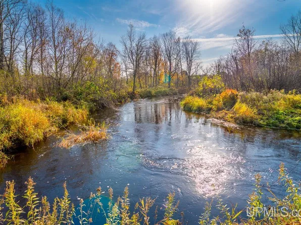 Chocolay R Sec Us 41 Hwy, Skandia, MI 49885