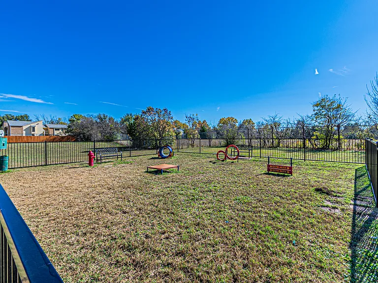 Thorn Manor Apartments — Photo 7