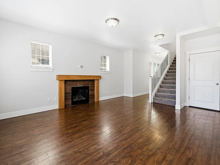 1068 SE Leonel Ln — Photo 4