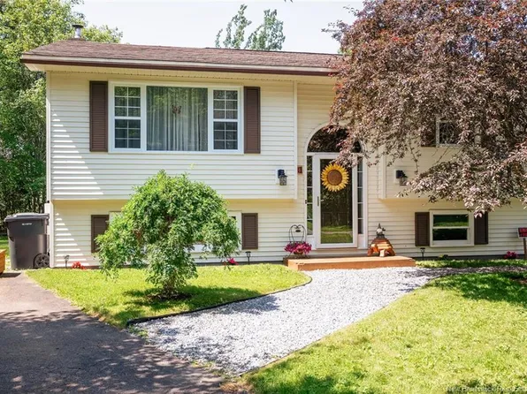 9 Anna Ave, Rothesay, NB E2S 1A3