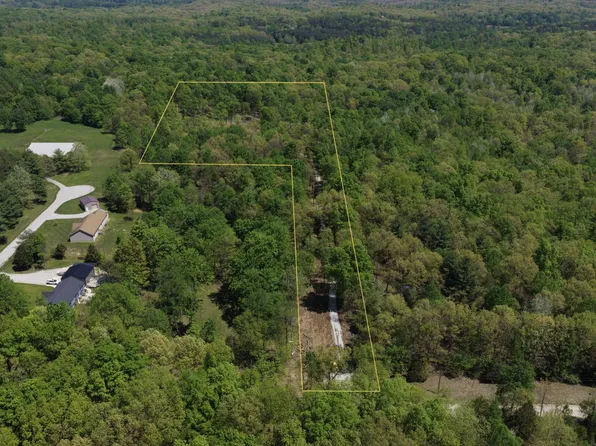 7653 Garrity Rd, Seymour, IN 47274