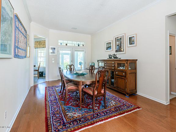 5th image of 105 Gardenia Ave