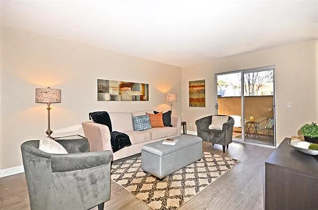 2599 Easton Ln APT 107 photo 1