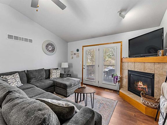 2nd image of 975 Twilight Dr