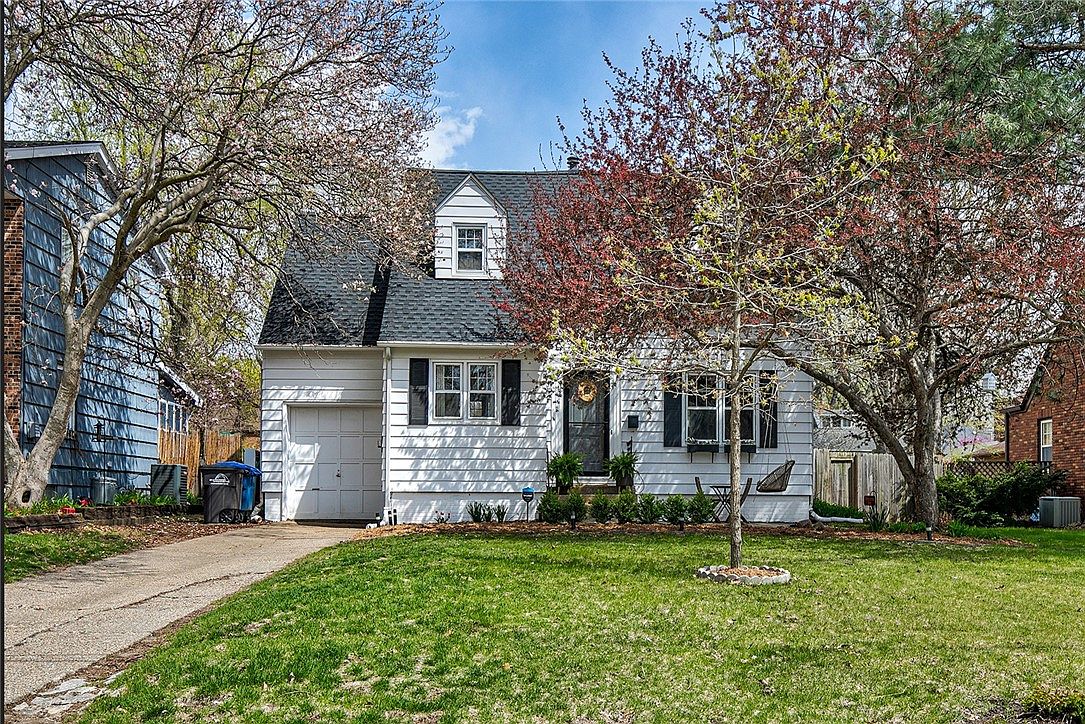 2829 45th St, Des Moines, IA 50310 Zillow