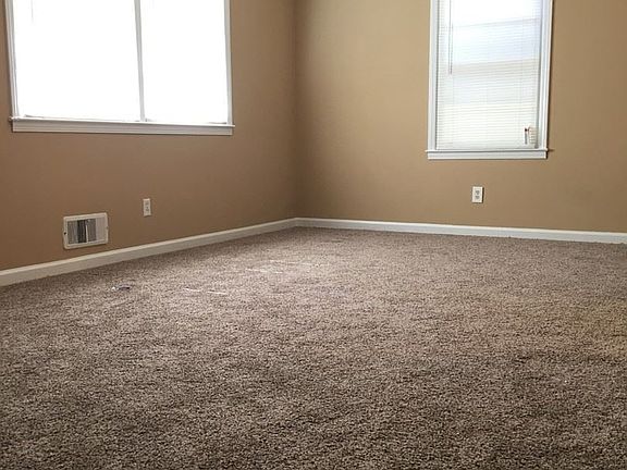 3rd image of 121 N Lake Dr