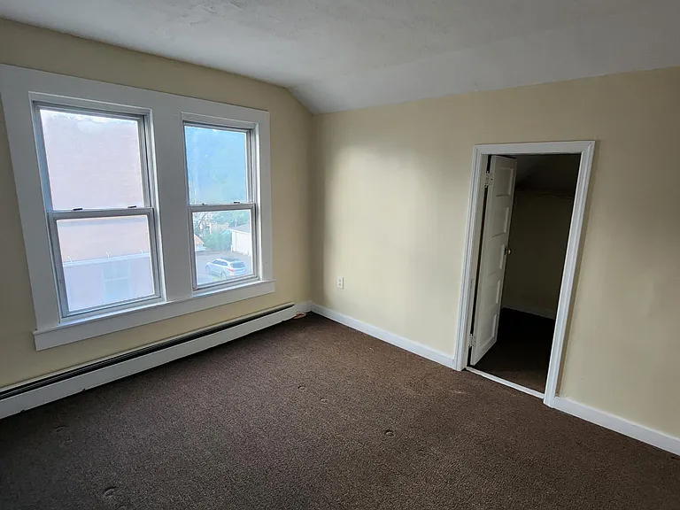 240 Maple St #3 — Photo 4