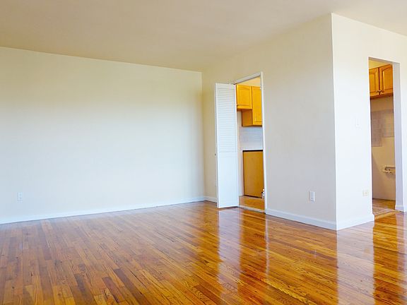 5th image of 14235 84th Dr APT 5D