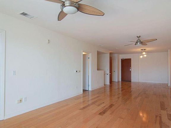 5th image of 403-1608 India St #403