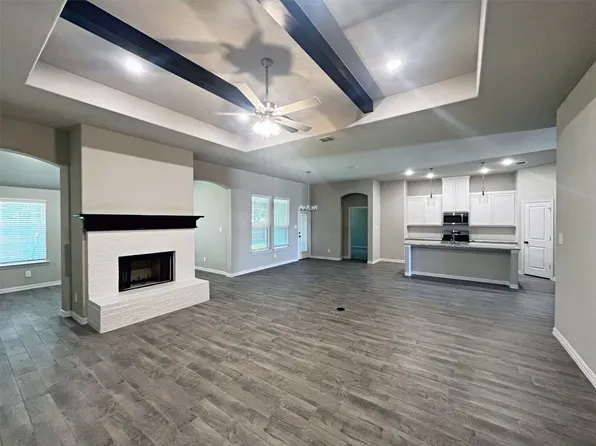 636 Mooney Dr, Saginaw, TX 76179
