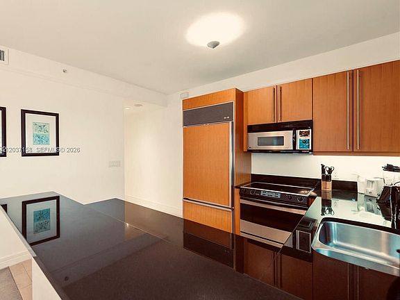 4th image of 1435 Brickell Ave Floor 34