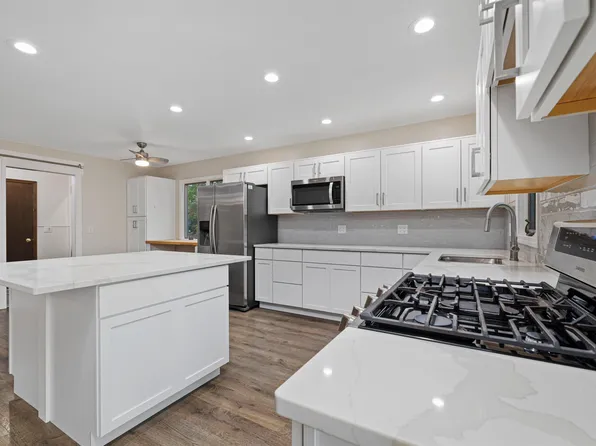 6240 Kiwanis Dr, Fort Wayne, IN 46835