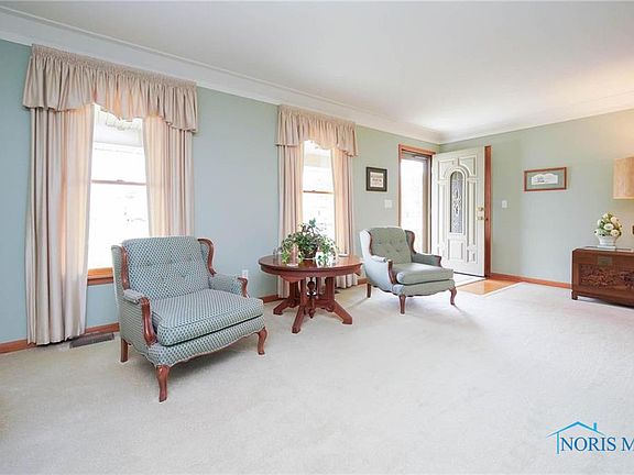 5th image of 828 Bitterbrush Ln
