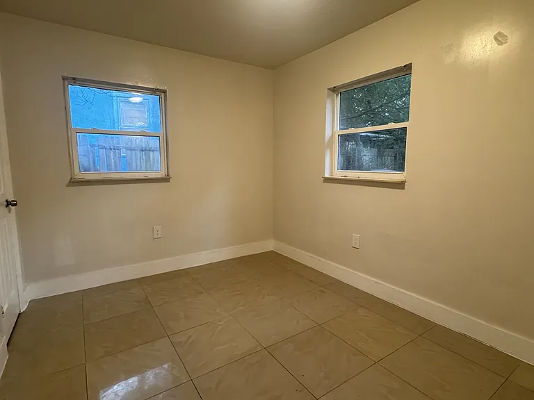 1044 Maynard St — Photo 4