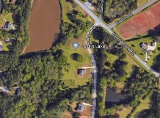 105 Trustin Lake Dr, Fayetteville, GA 30214