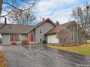 6129 Hidden Oak Dr, Crystal Lake, IL 60012