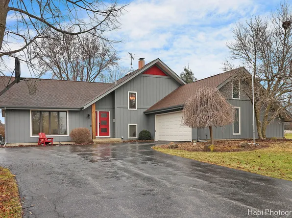 6129 Hidden Oak Dr, Crystal Lake, IL 60012