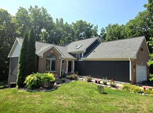 702 Meadow Crossing Trl, Roscoe, IL 61073