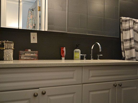 4th image of 225 E 12th St APT 3C