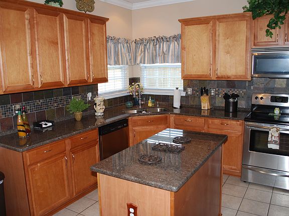 3rd image of 819 Croftwood Dr