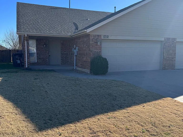 1712 Riviera Ln — Photo 1