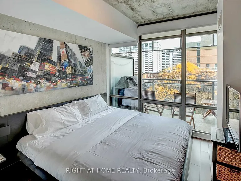 22 Wellesley St E #502 — Photo 13