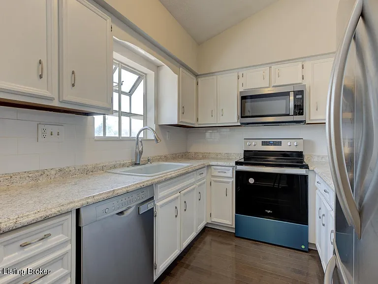 10402 Timberwood Cir — Photo 11
