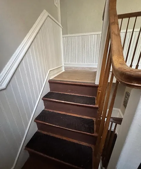The 4 steps to the 2nd floor.