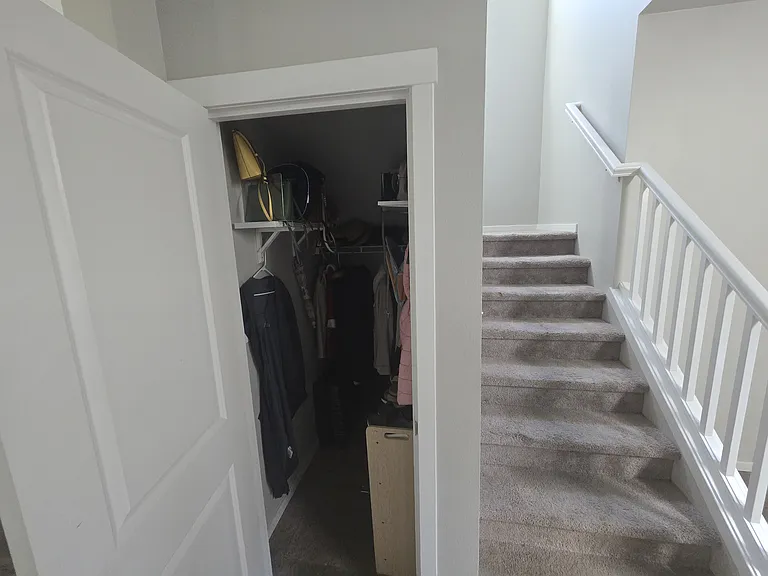 9424 N Alder St — Photo 14