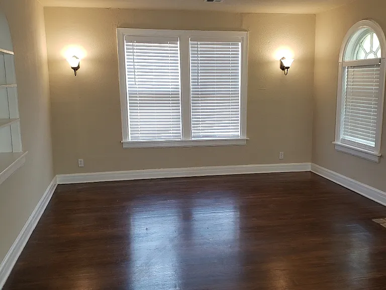 2519 N Robinson Ave #C — Photo 5
