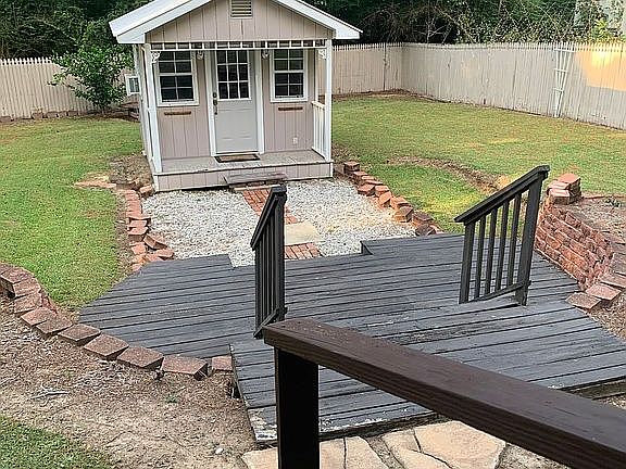 2nd image of 208 Shady Crest Ln