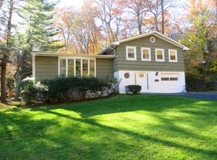 44 Dalewood Dr, Hartsdale, NY 10530
