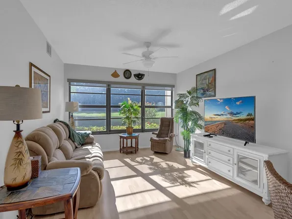 9 Plantation Dr APT 102, Vero Beach, FL 32966