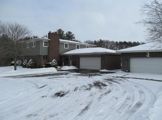 12321 Crockery Creek Dr, Ravenna, MI 49451