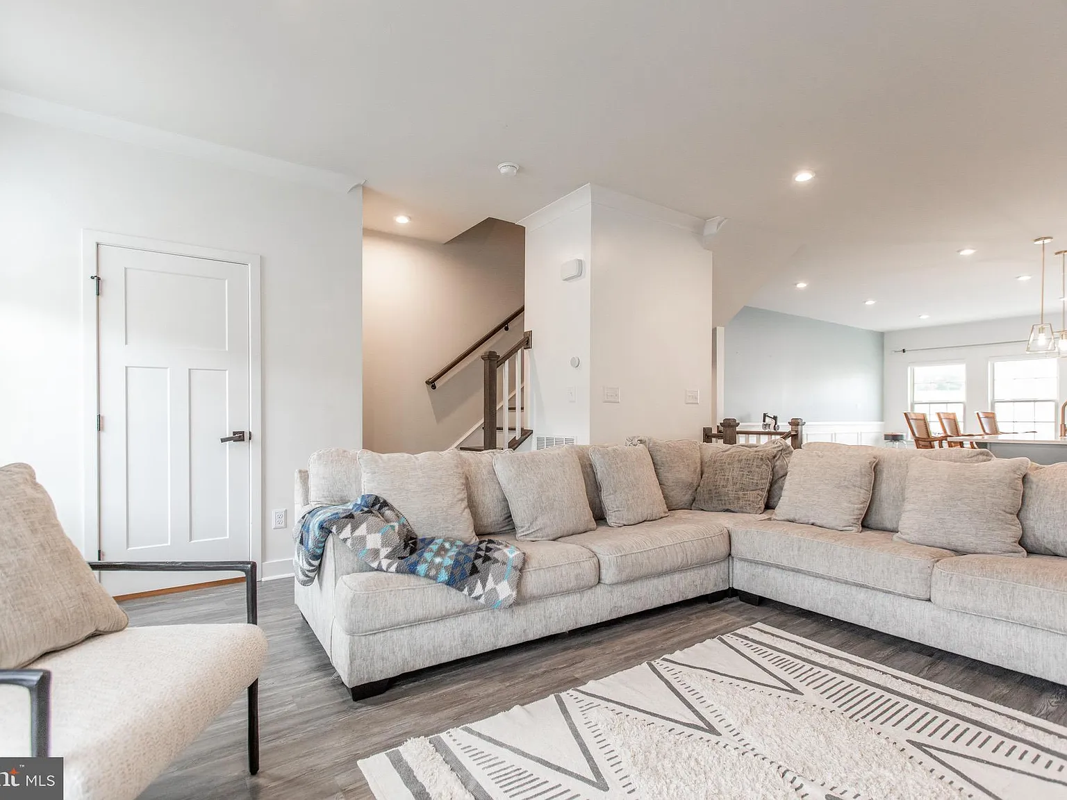 4 bed, 3.5 bath, 2524 sqft, $3,000 — Photo 3