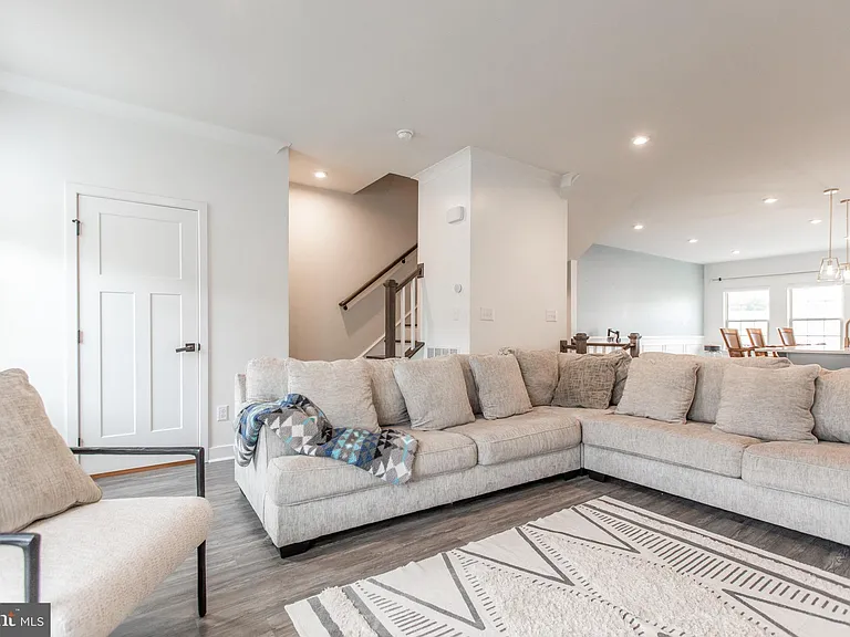 18105 Red Cedar Rd — Photo 3