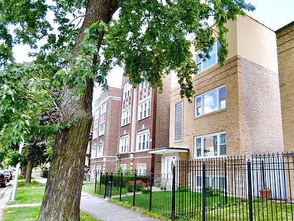 2nd image of 6427 N Albany Ave #G