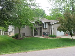 712 N Front St, Monticello, IL 61856