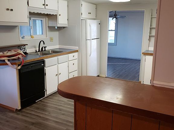3rd image of 702 S Hall St