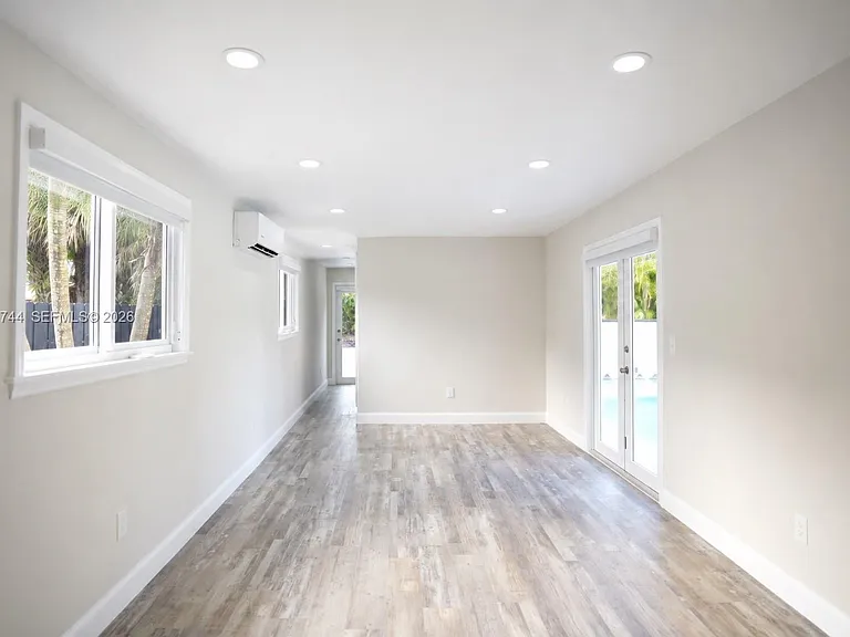 2573 Conroy Dr — Photo 22