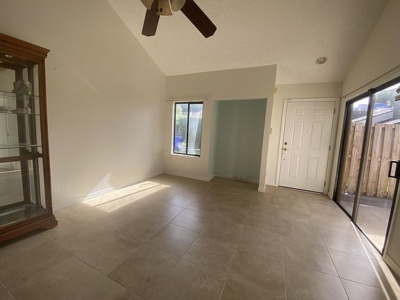 5th image of 4224 Palm Bay Cir APT A
