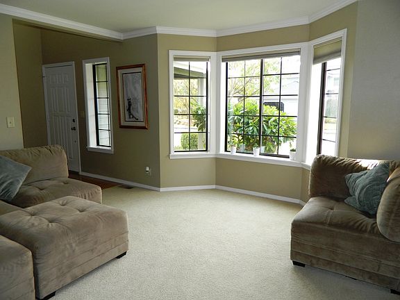 Entry and Formal Living Rm