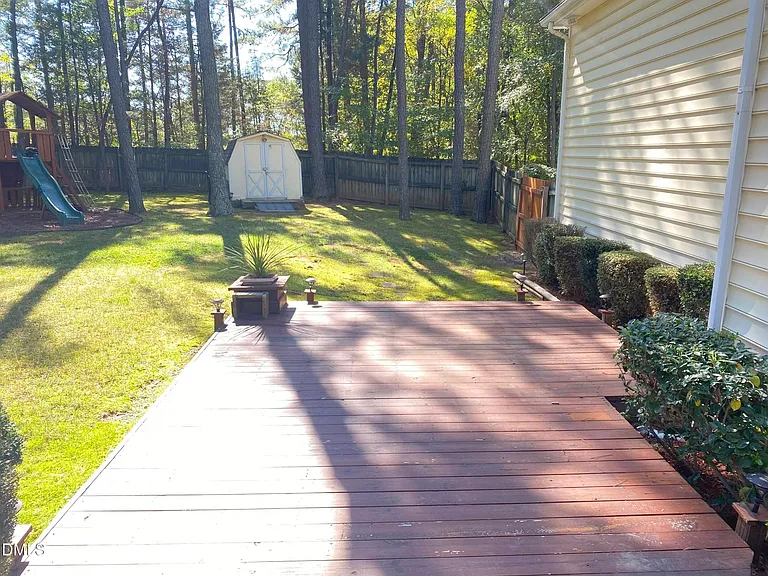 5 Trump Ct — Photo 21